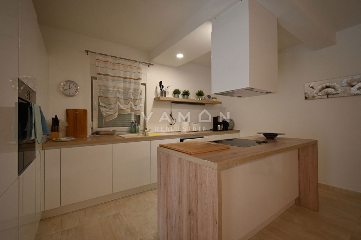 Dve Hiši z Bazenom v Bližini Poreča