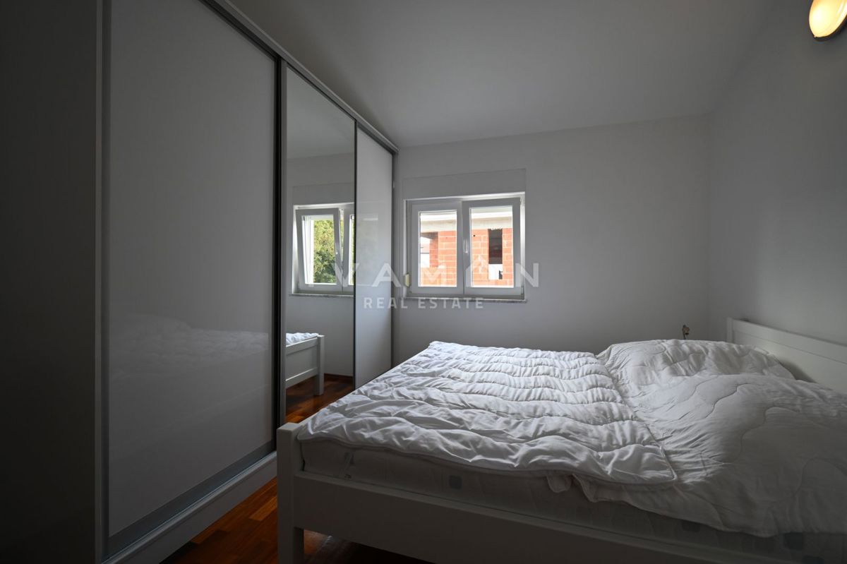 Dve Hiši z Bazenom v Bližini Poreča