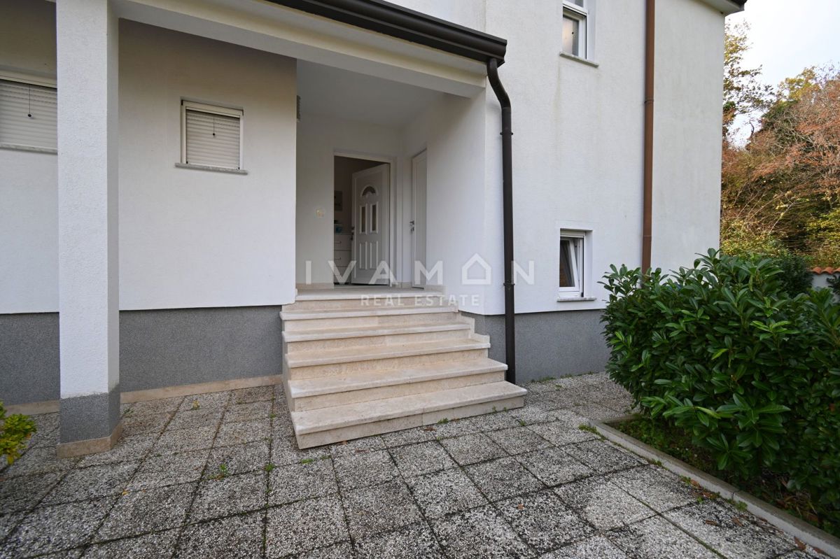 Dve Hiši z Bazenom v Bližini Poreča