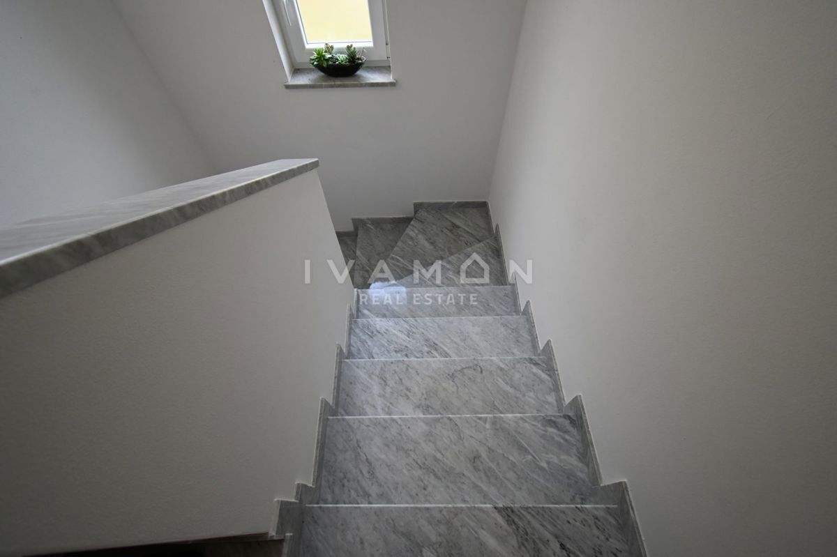 Dve Hiši z Bazenom v Bližini Poreča