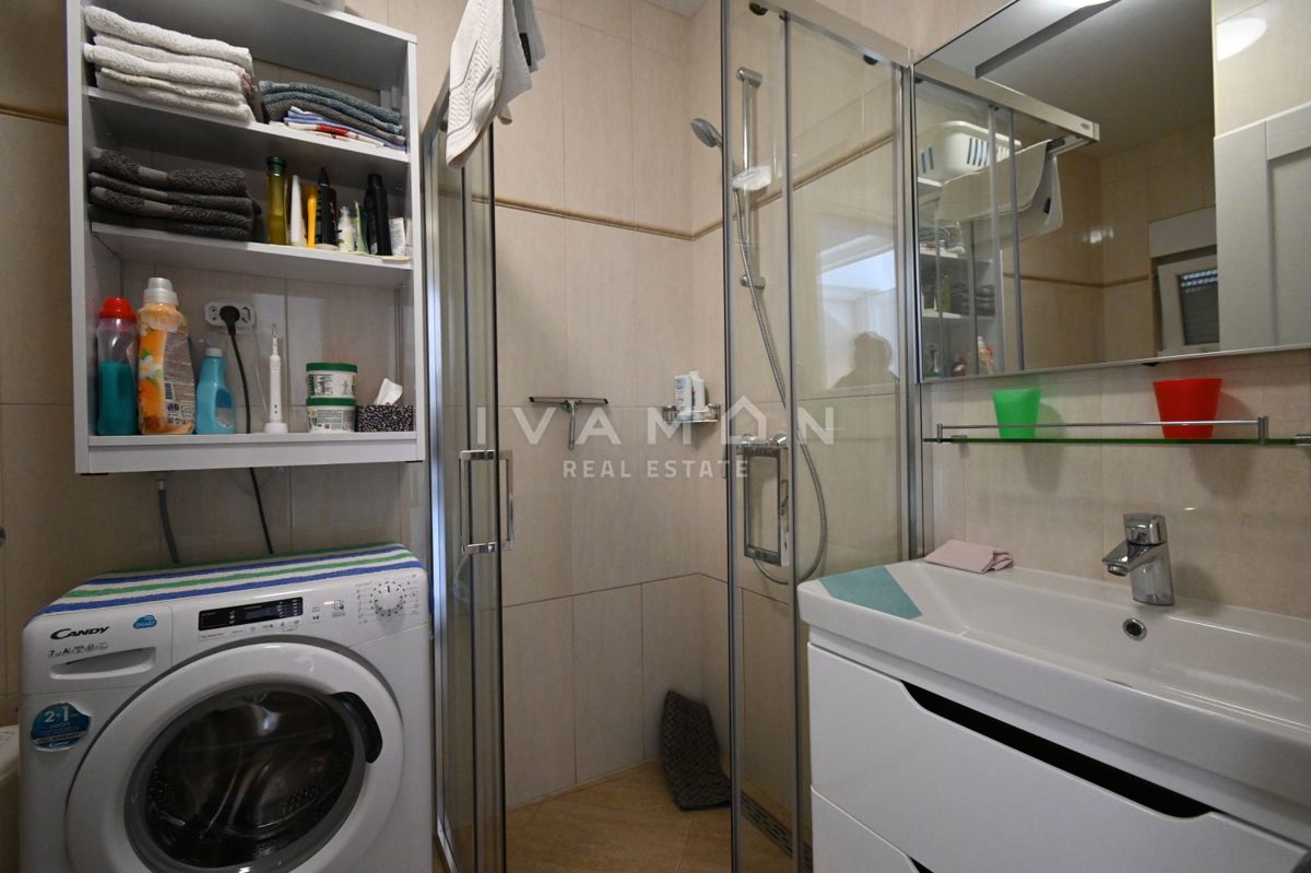 Dve Hiši z Bazenom v Bližini Poreča