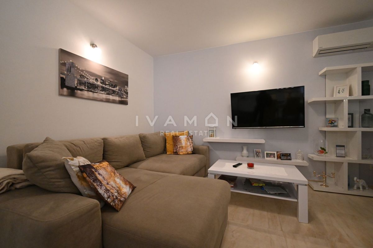 Dve Hiši z Bazenom v Bližini Poreča