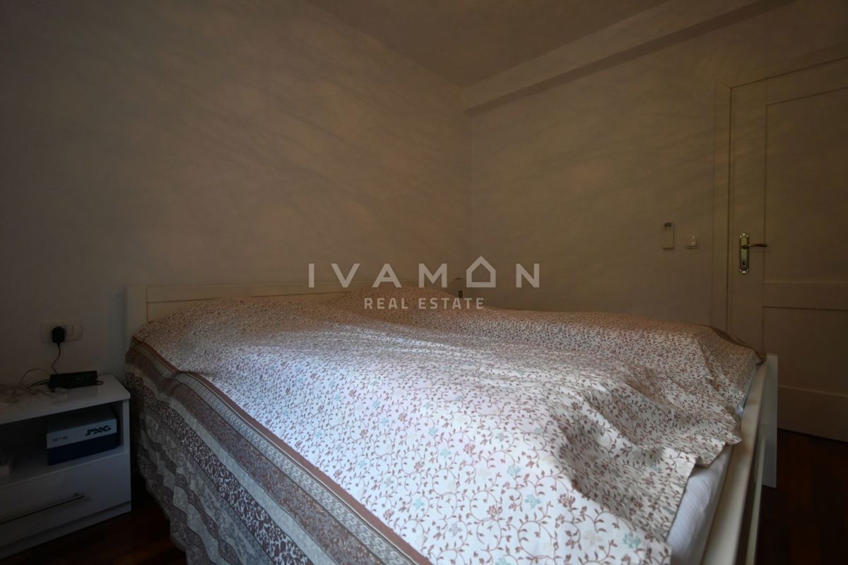 Dve Hiši z Bazenom v Bližini Poreča