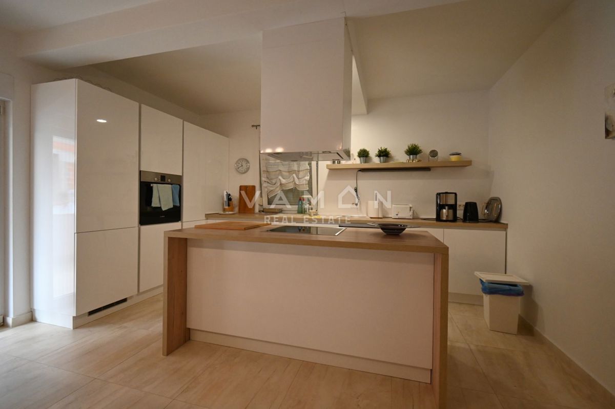 Dve Hiši z Bazenom v Bližini Poreča