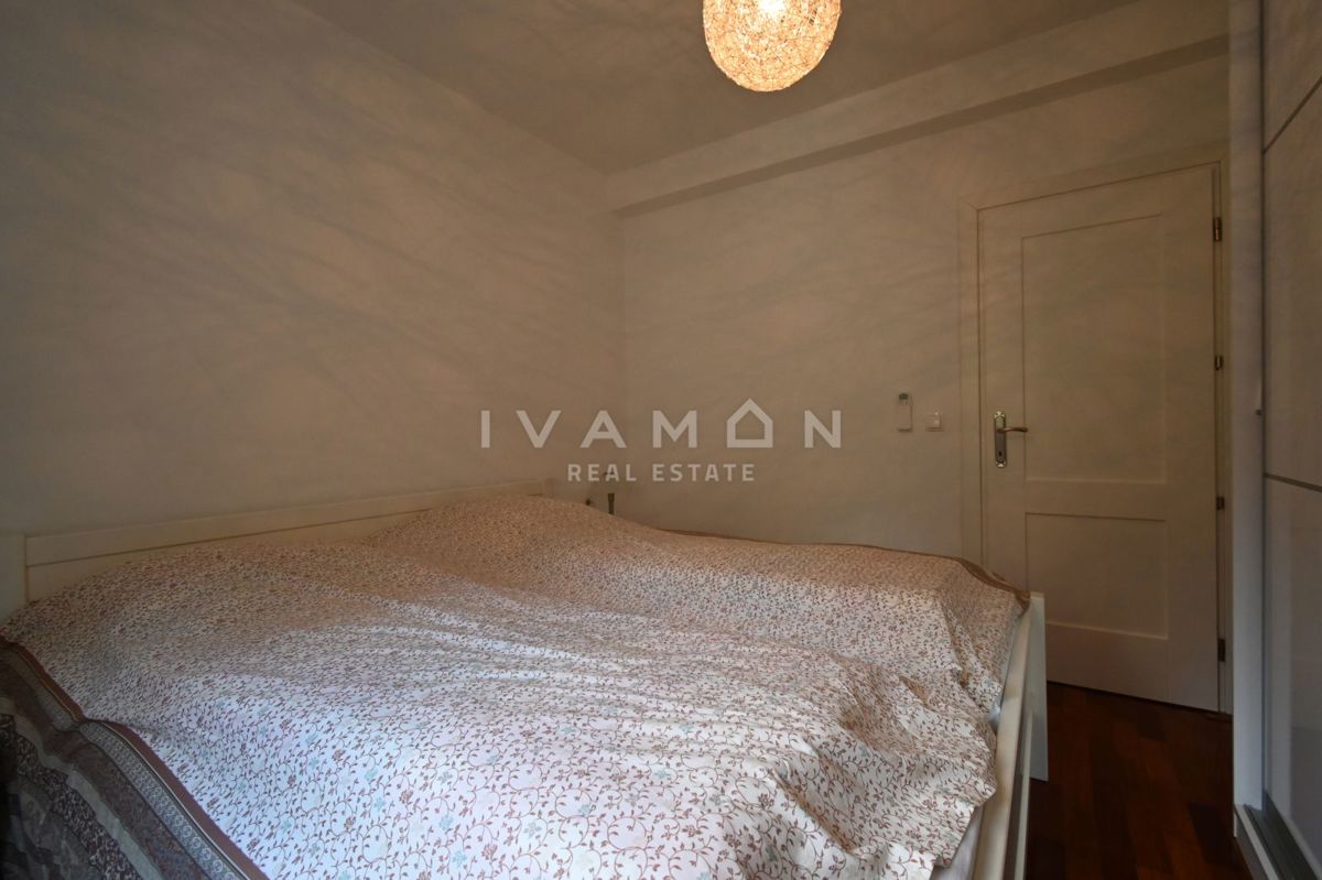 Dve Hiši z Bazenom v Bližini Poreča