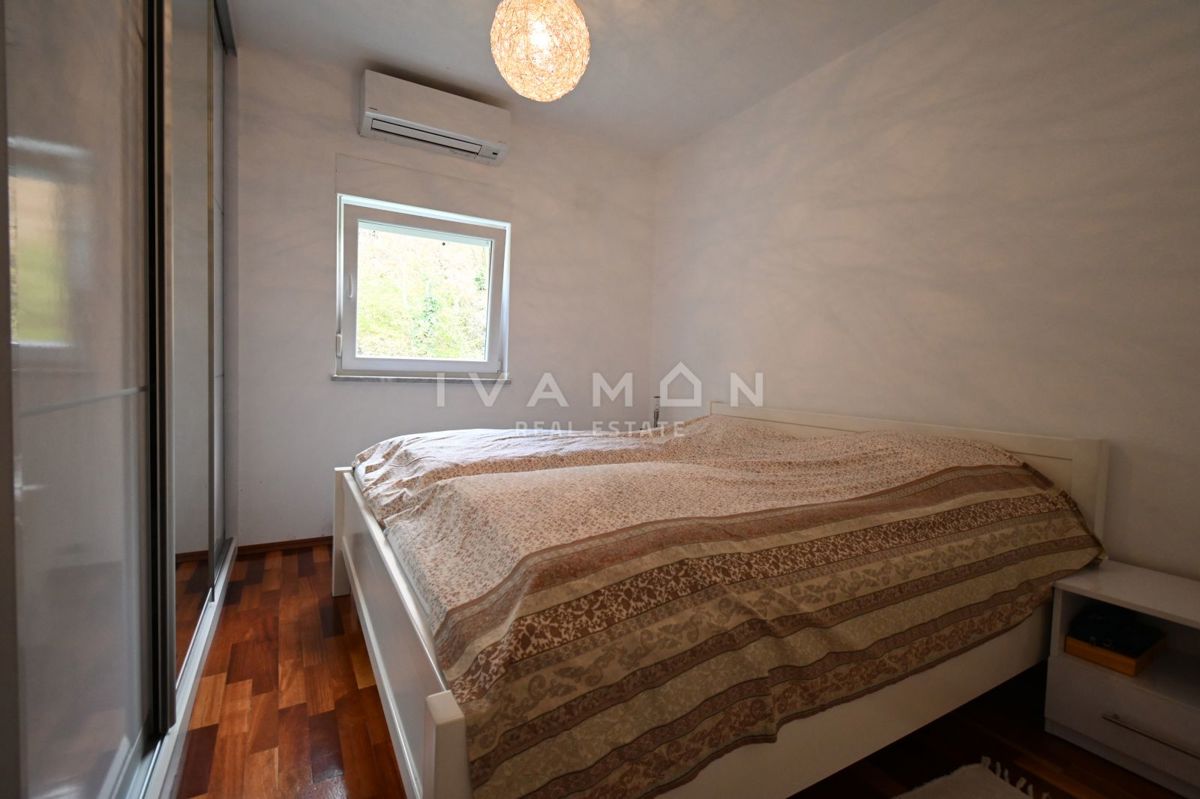 Dve Hiši z Bazenom v Bližini Poreča