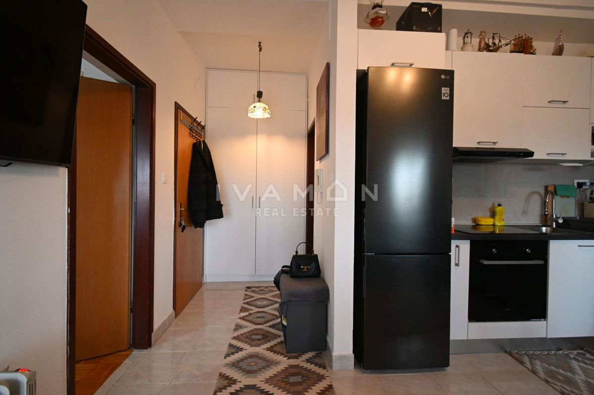 Enosobno stanovanje s teraso in pogledom na morje