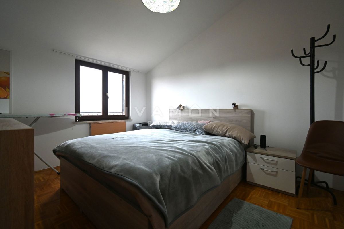 Enosobno stanovanje s teraso in pogledom na morje