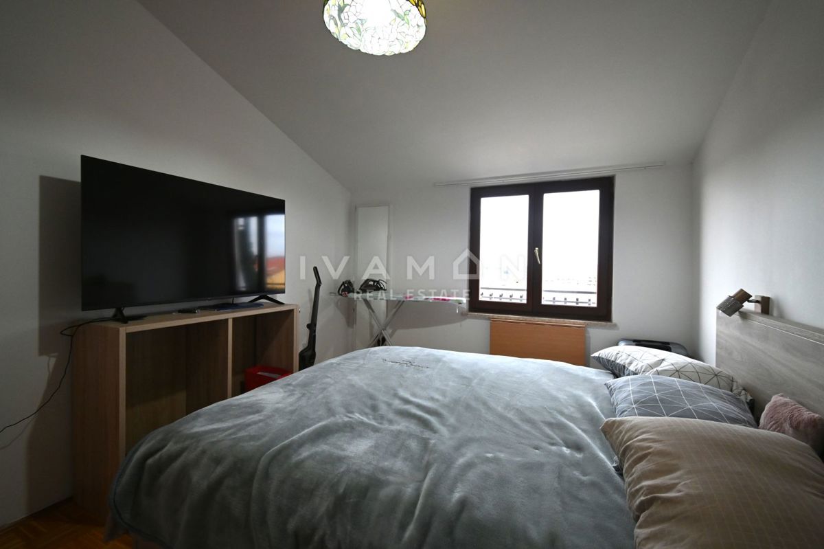 Enosobno stanovanje s teraso in pogledom na morje