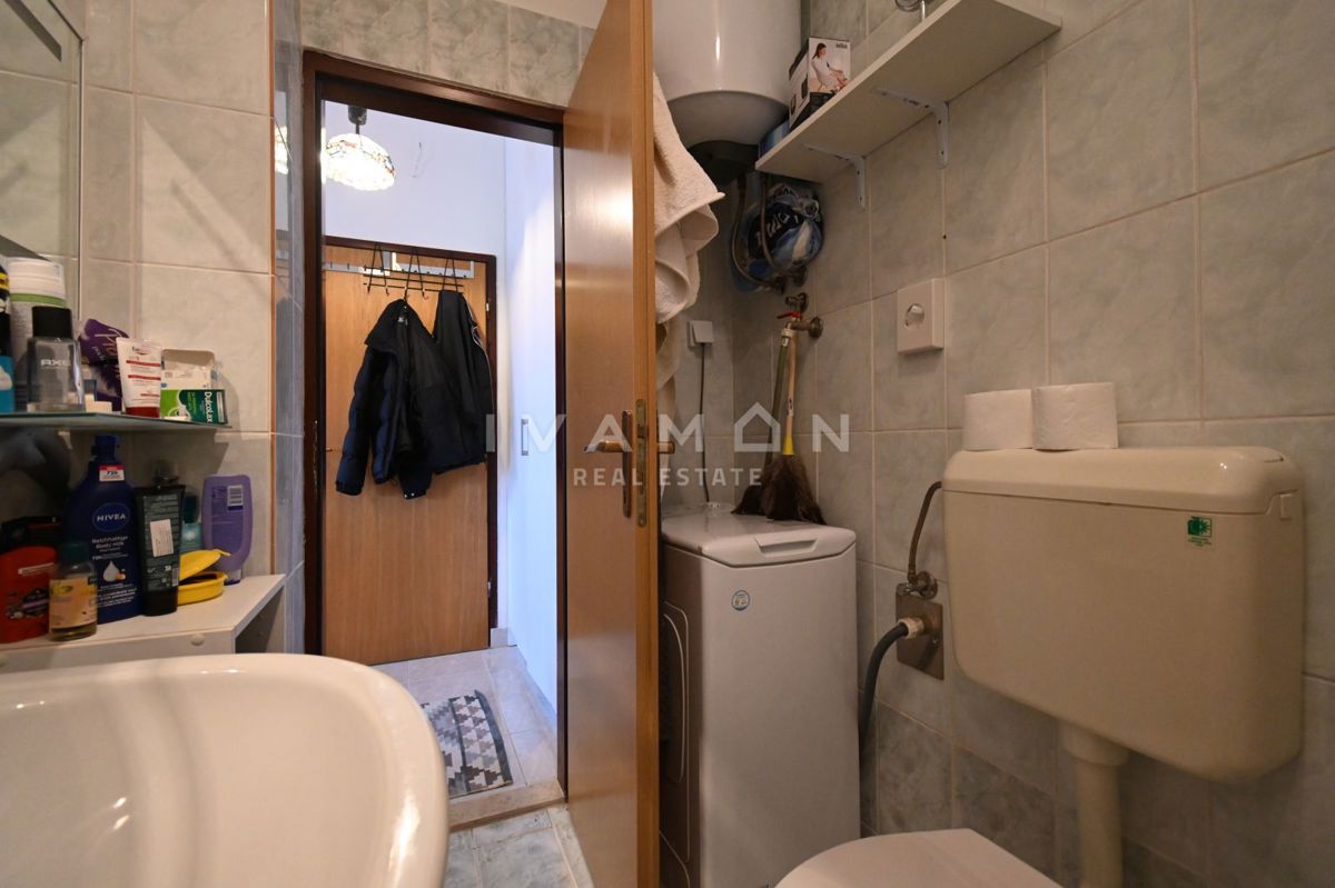 Enosobno stanovanje s teraso in pogledom na morje