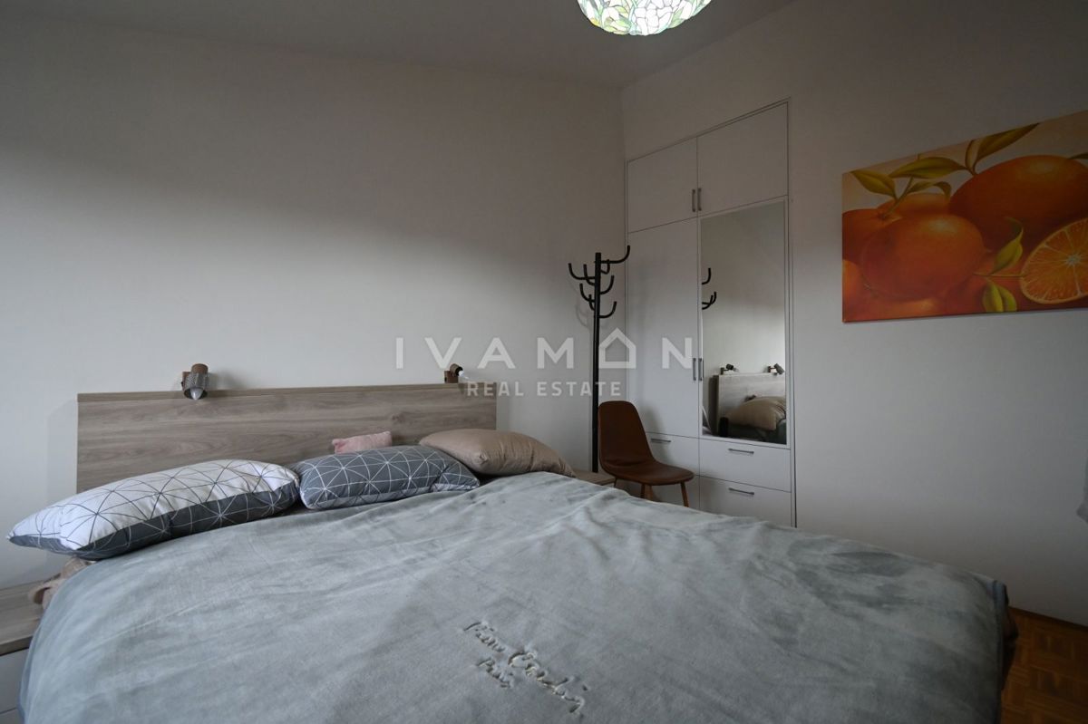 Enosobno stanovanje s teraso in pogledom na morje