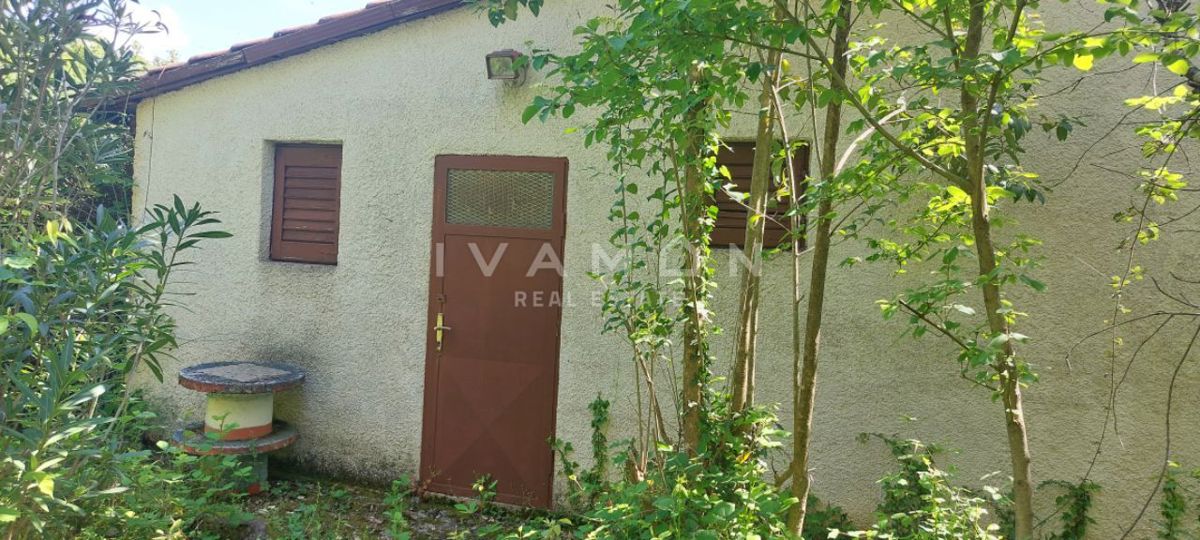 Legalizirana hiša na parceli velikosti 3.520 m²
