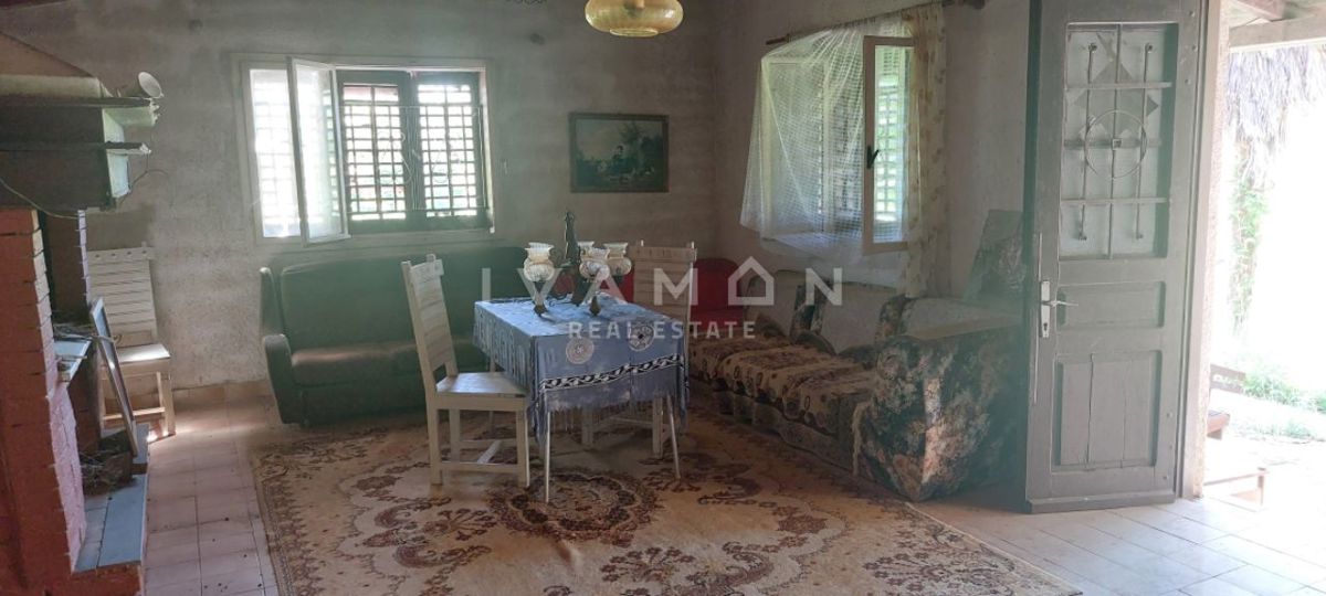 Legalizirana hiša na parceli velikosti 3.520 m²
