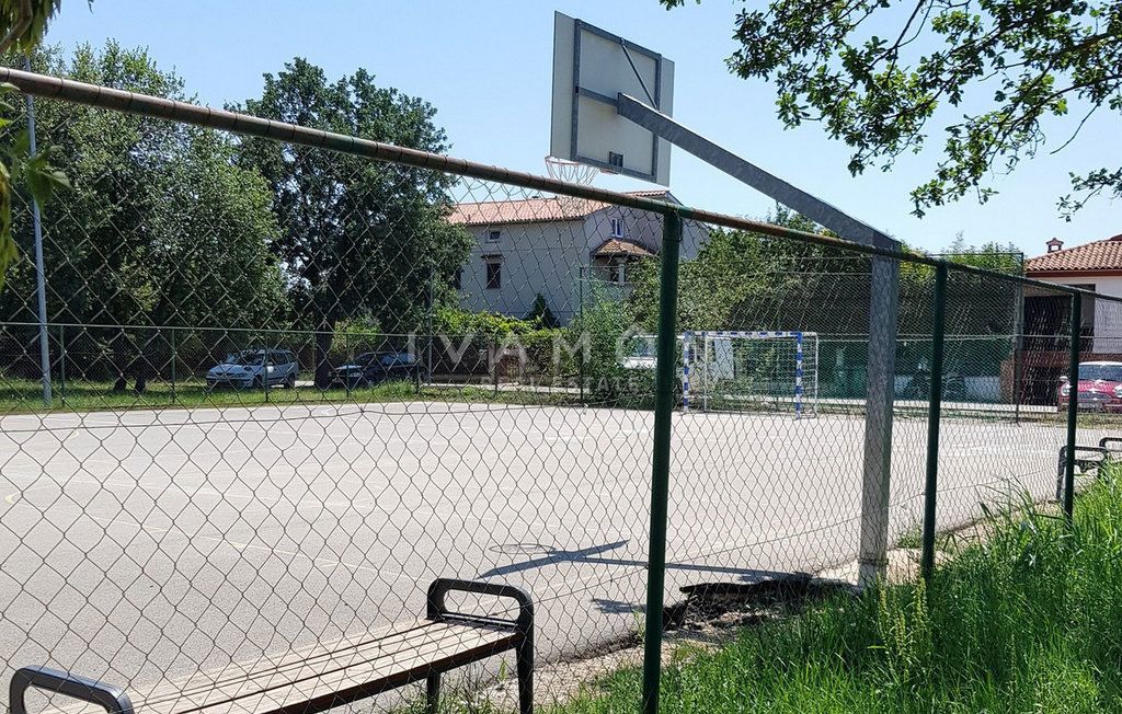 Samostojna hiša z bazenom, 2,5 km od centra Poreča