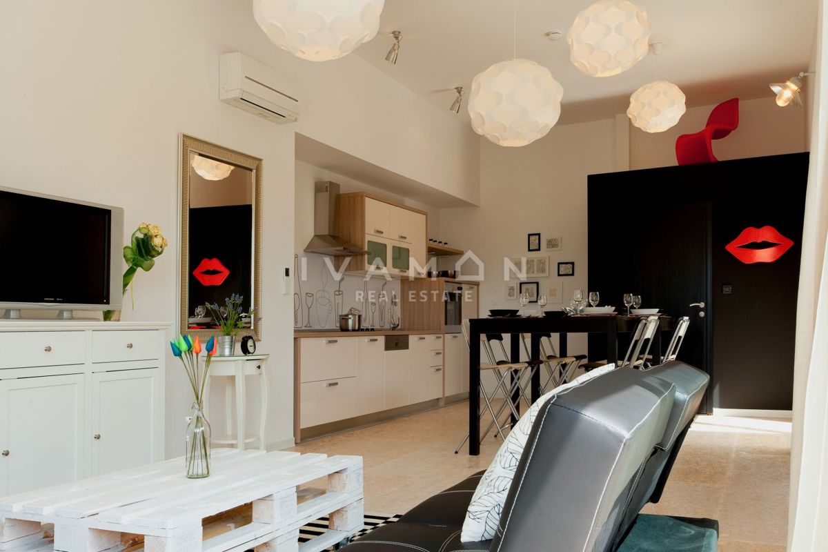 Pritlična hiša z bazenom in tremi spalnicami