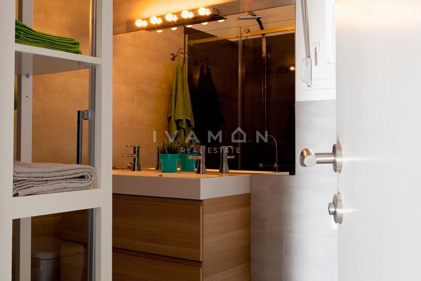 Pritlična hiša z bazenom in tremi spalnicami