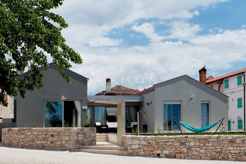 Pritlična hiša z bazenom in tremi spalnicami