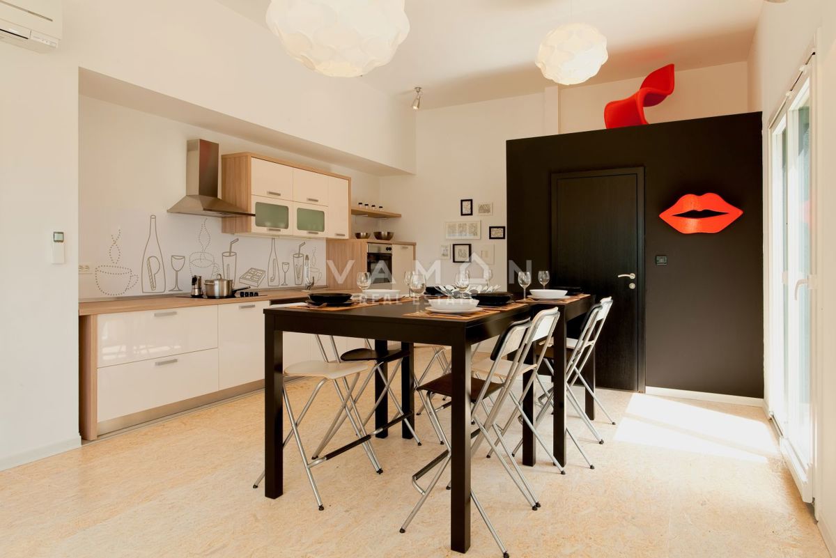 Pritlična hiša z bazenom in tremi spalnicami