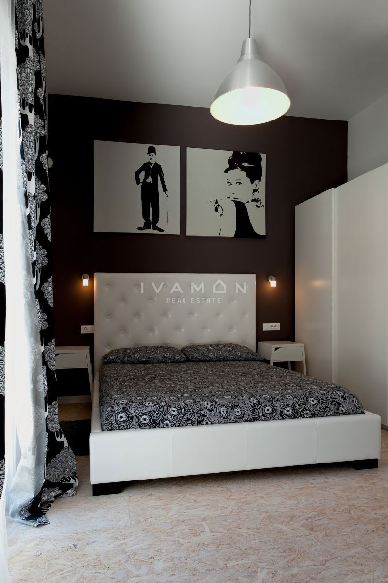 Pritlična hiša z bazenom in tremi spalnicami