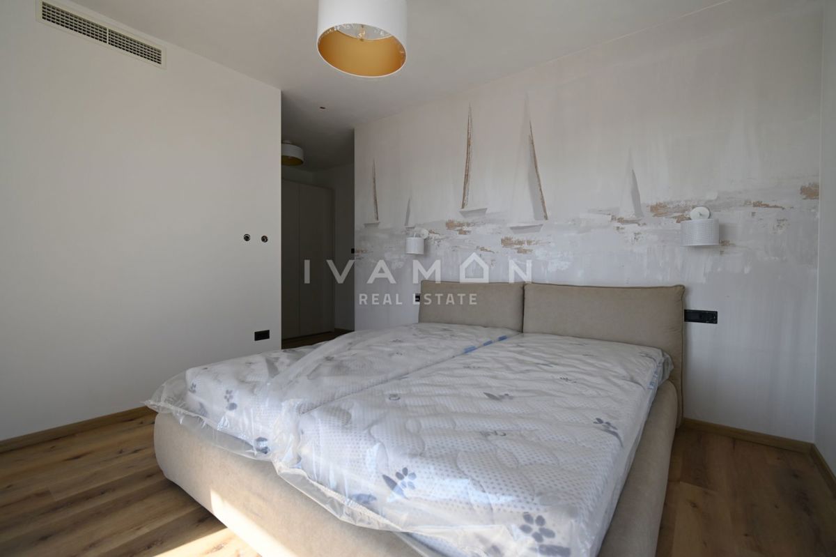 Vila z Bazenom in Štirimi Spalnicami