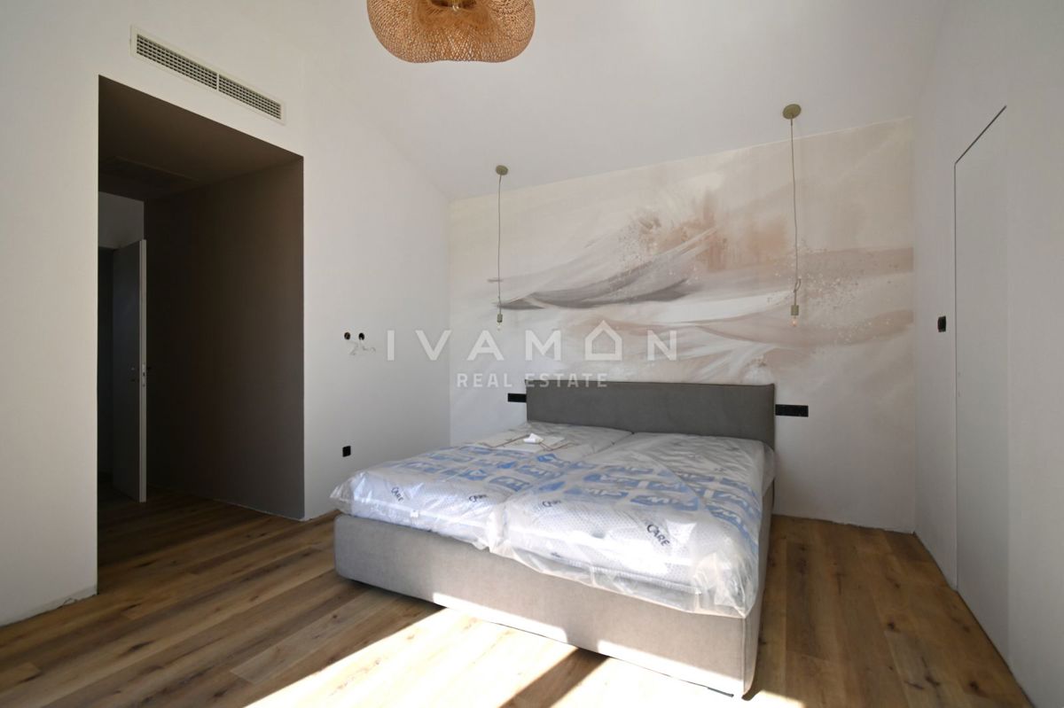 Vila z Bazenom in Štirimi Spalnicami