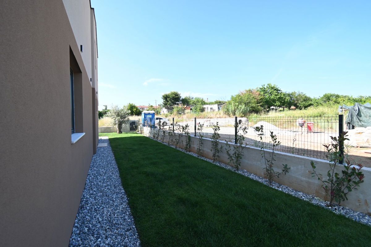Vila z Bazenom in Štirimi Spalnicami