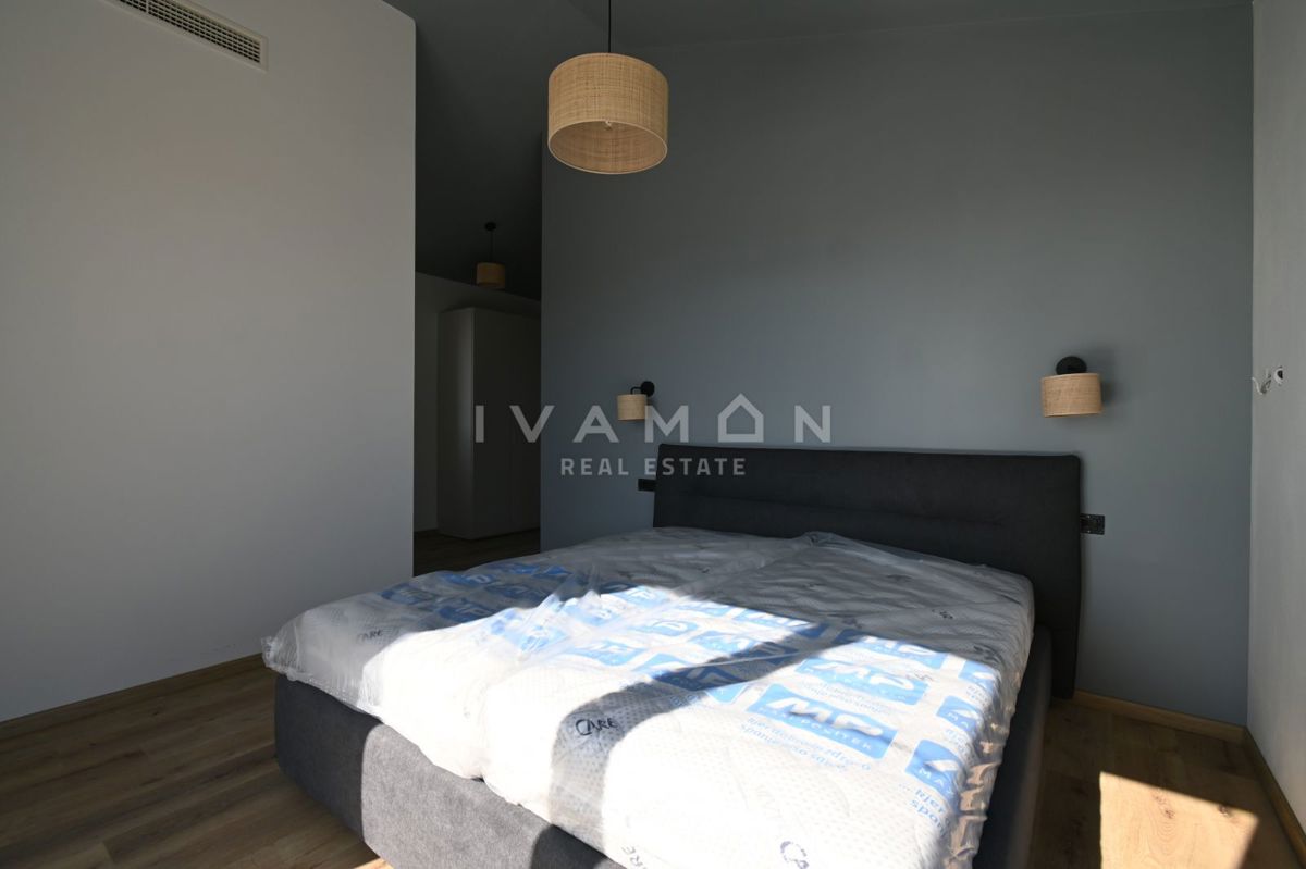 Vila z Bazenom in Štirimi Spalnicami