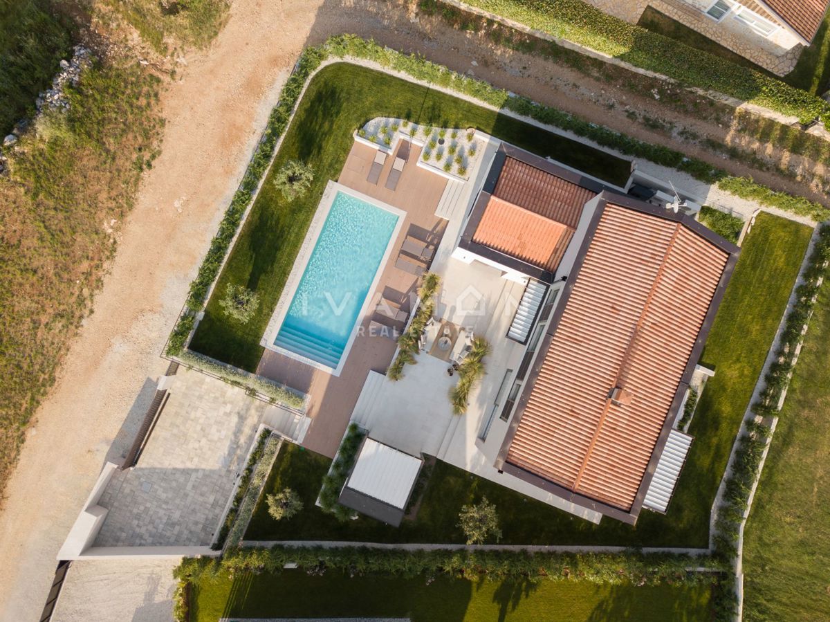 Čudovita, novozgrajena vila z bazenom in wellnessom