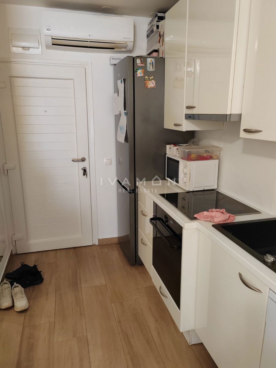 Prenovljeno enosobno stanovanje 100 m od morja