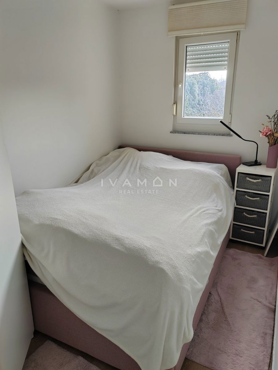 Prenovljeno enosobno stanovanje 100 m od morja