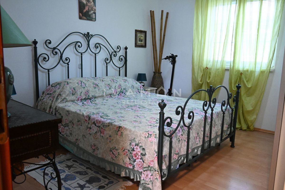 Dvosobno stanovanje blizu morja