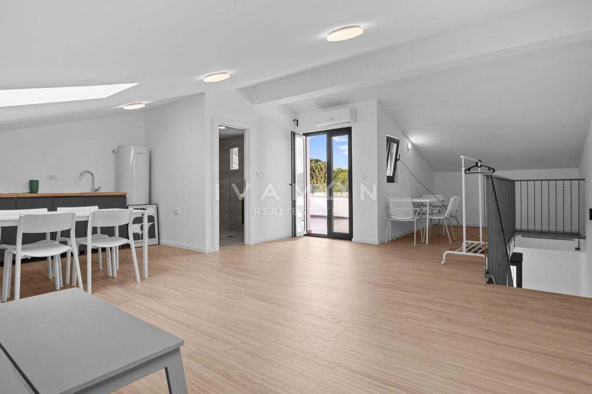 Opremljena štirisobna hiša blizu centra