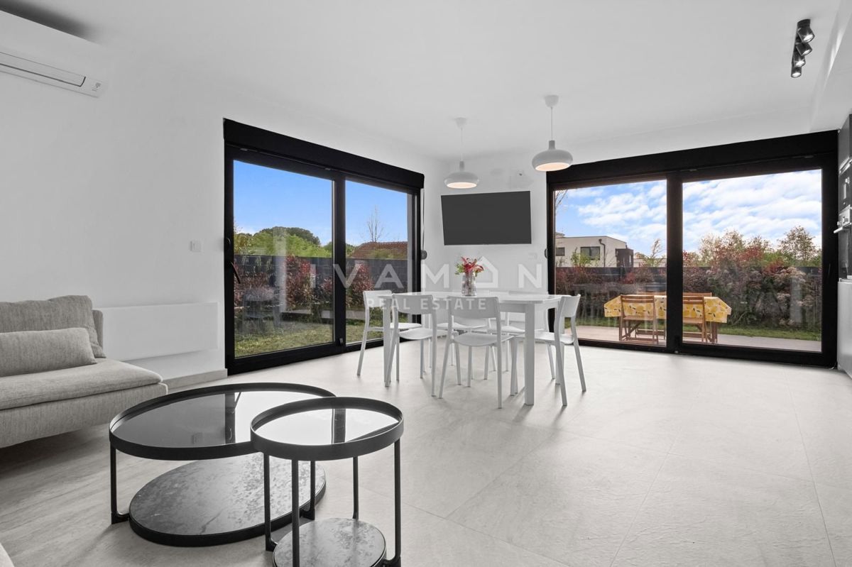 Opremljena štirisobna hiša blizu centra