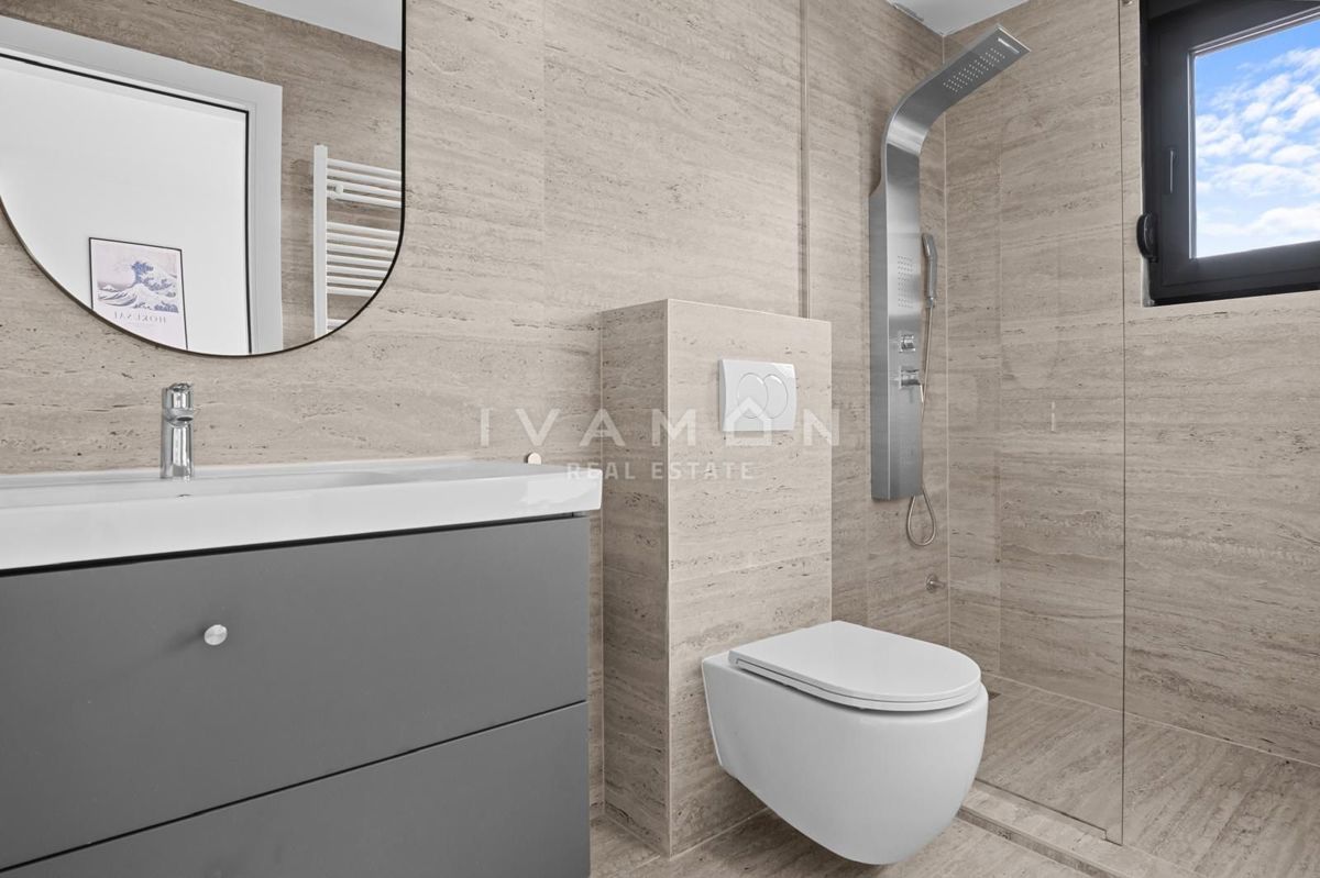 Opremljena štirisobna hiša blizu centra