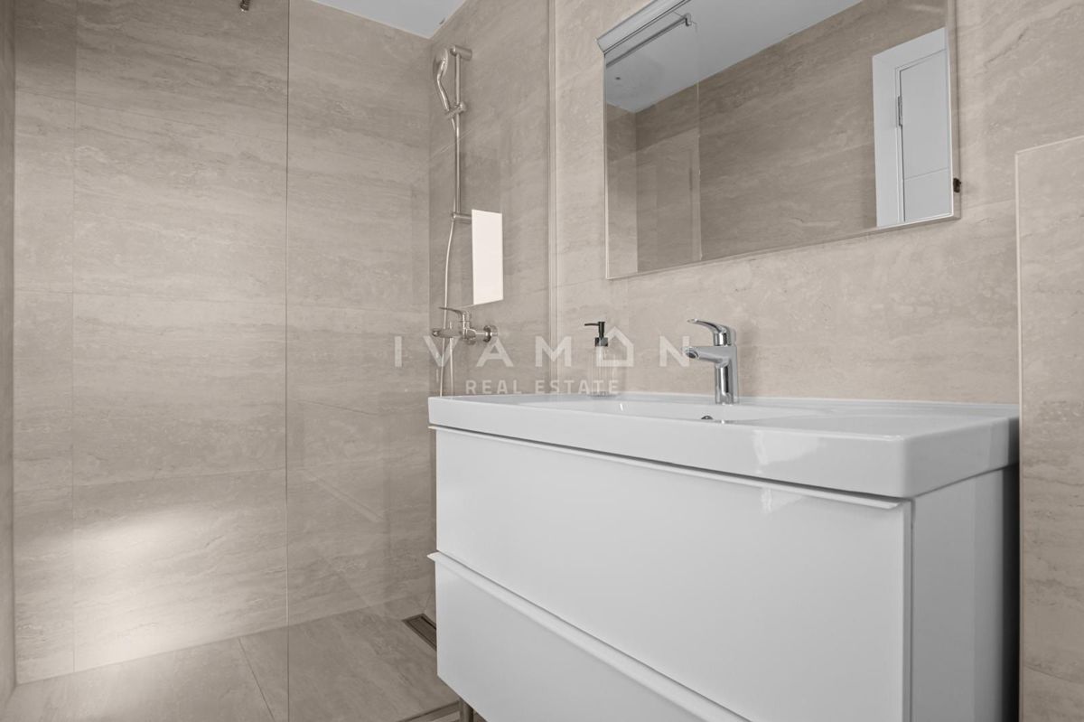 Opremljena štirisobna hiša blizu centra