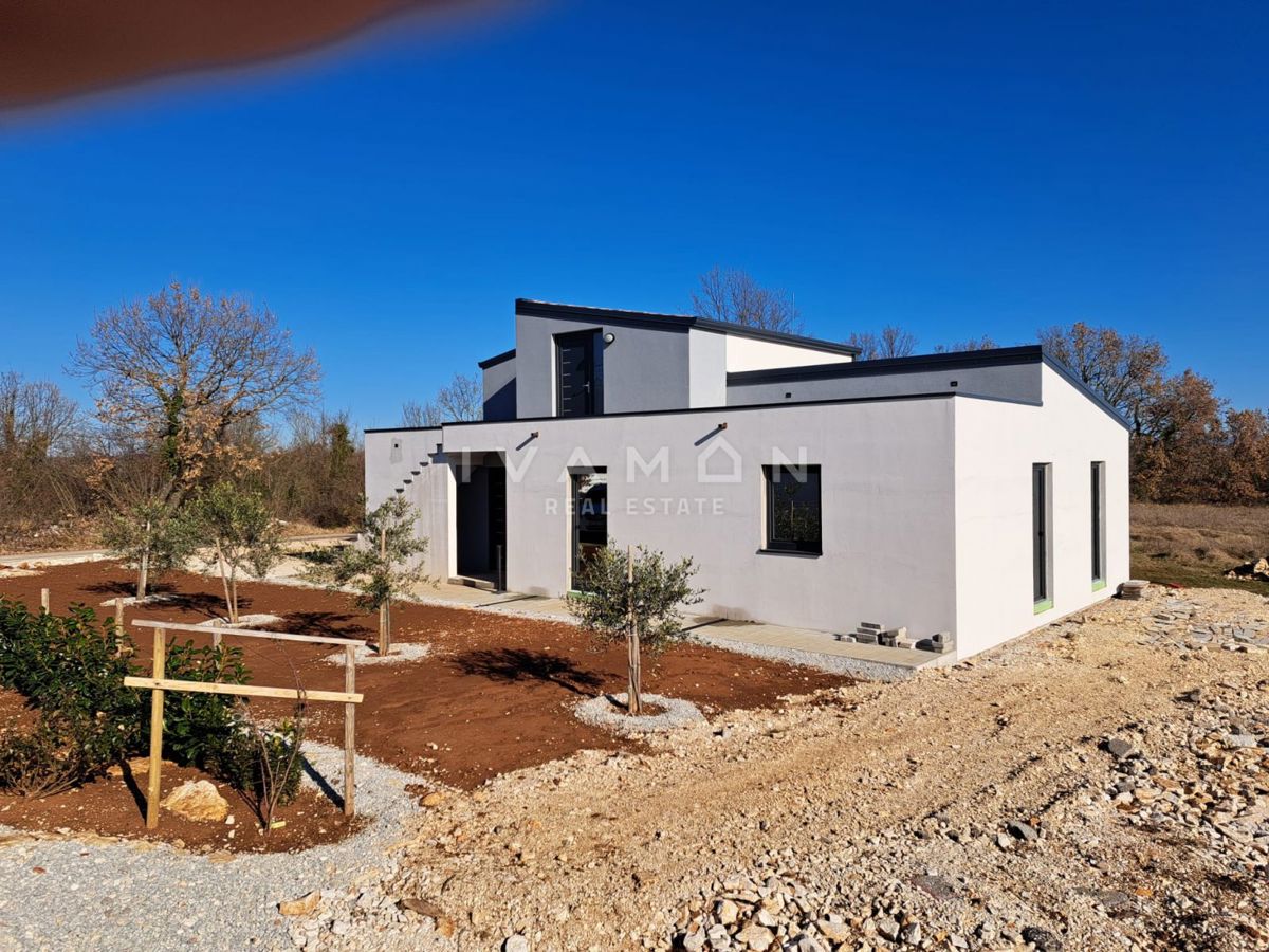 Samostojna hiša z dvema apartmajema