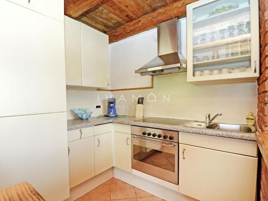 PRILOŽNOST: Samostojna hiša z bazenom