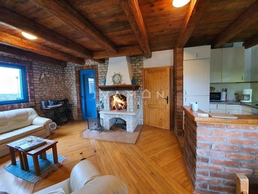 PRILOŽNOST: Samostojna hiša z bazenom