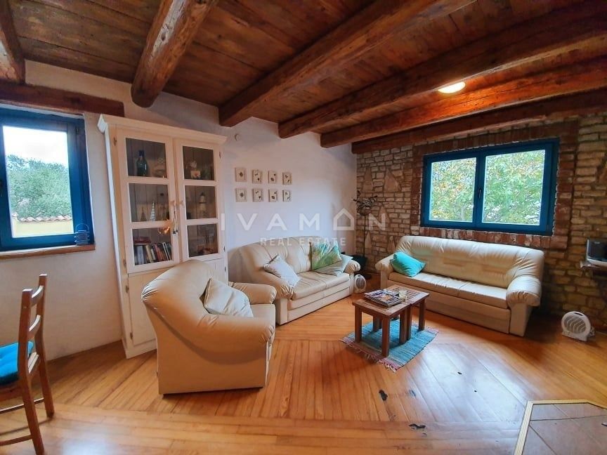 PRILOŽNOST: Samostojna hiša z bazenom