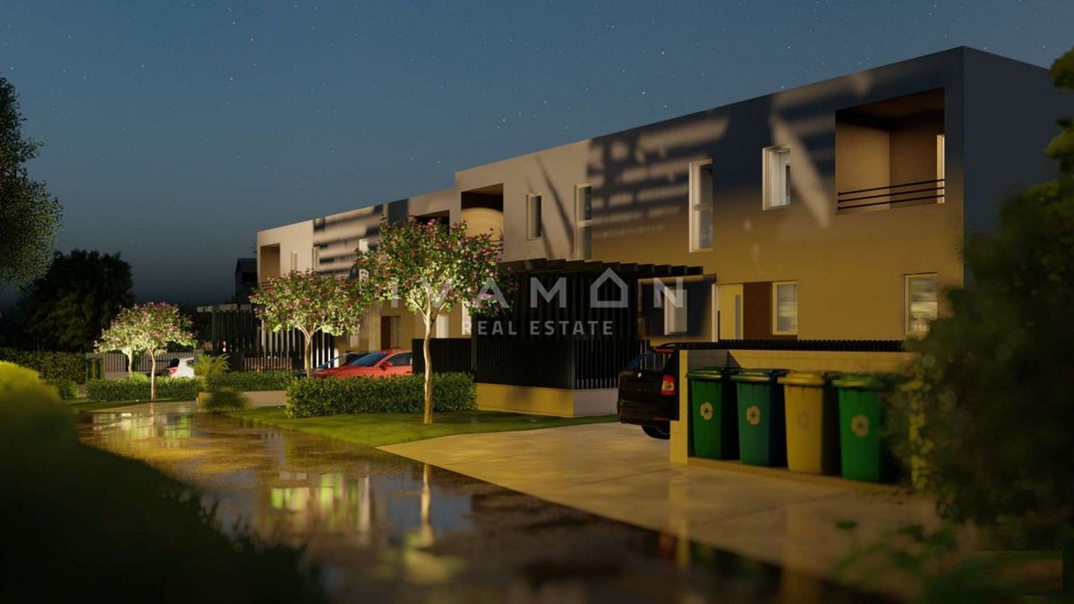 Zadnja sodobna vrstna hiša s tremi spalnicami