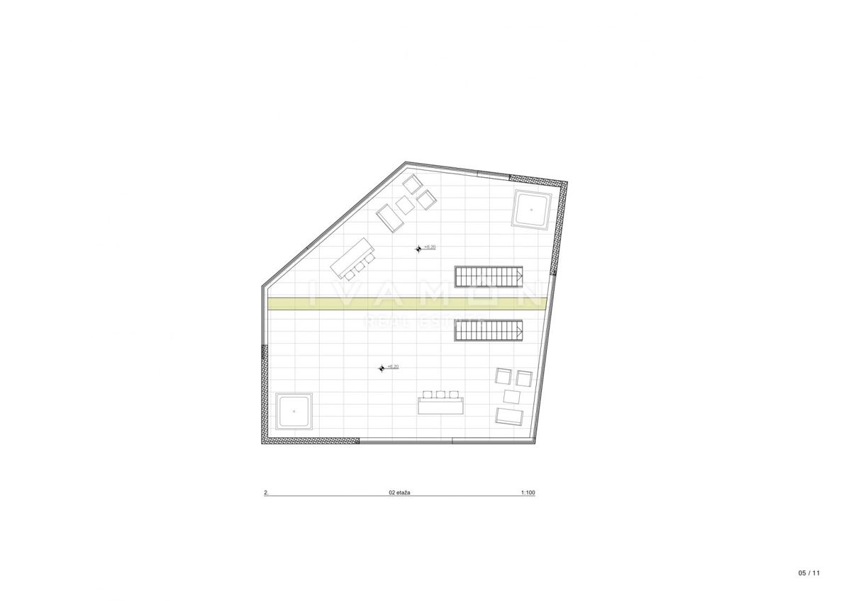 Dvosobno stanovanje s strešno teraso, 4 km od Poreča