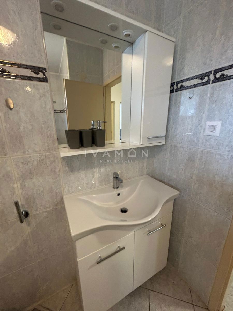 Dvosobno stanovanje na najboljši lokaciji v Poreč