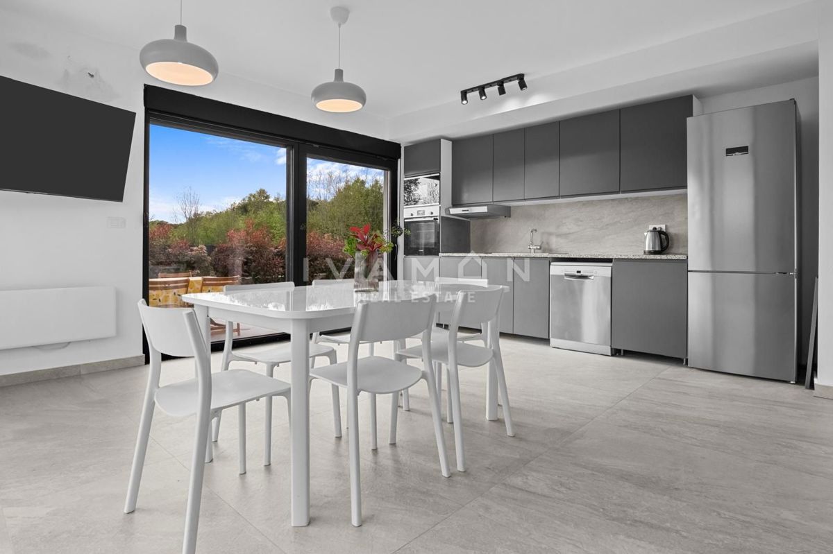 Dvojček hiša blizu centra Poreča