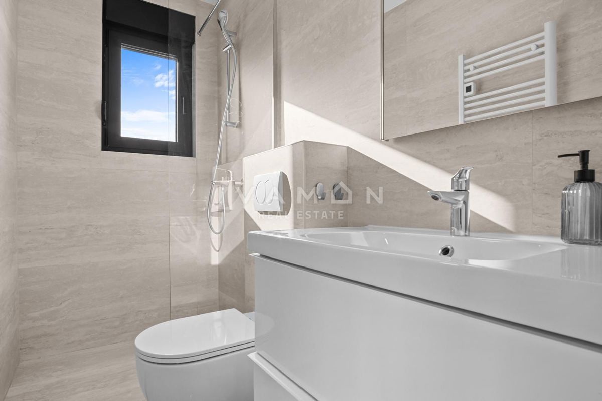 Dvojček hiša blizu centra Poreča