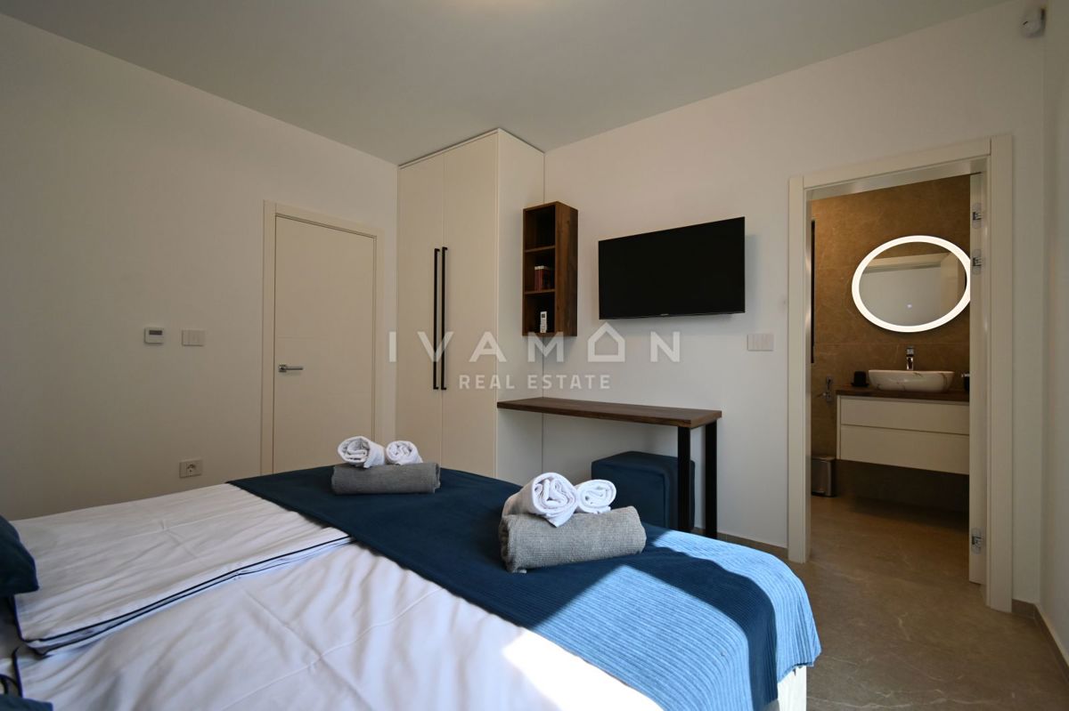 Samostojna vila z bazenom 2 km od centra Poreča