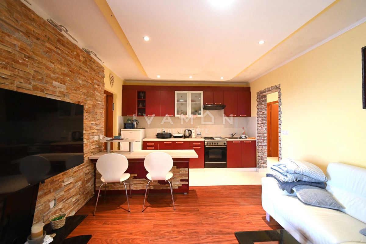 Opremljeno dvosobno stanovanje