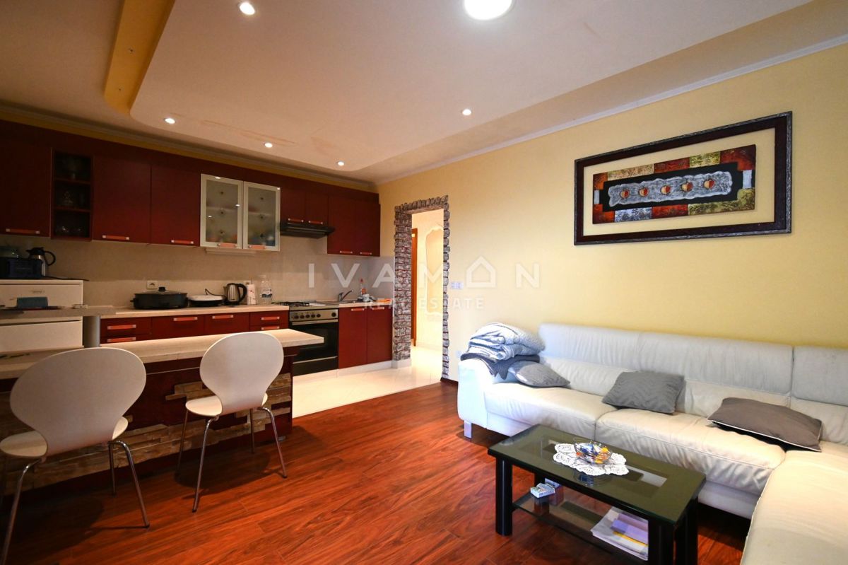 Opremljeno dvosobno stanovanje