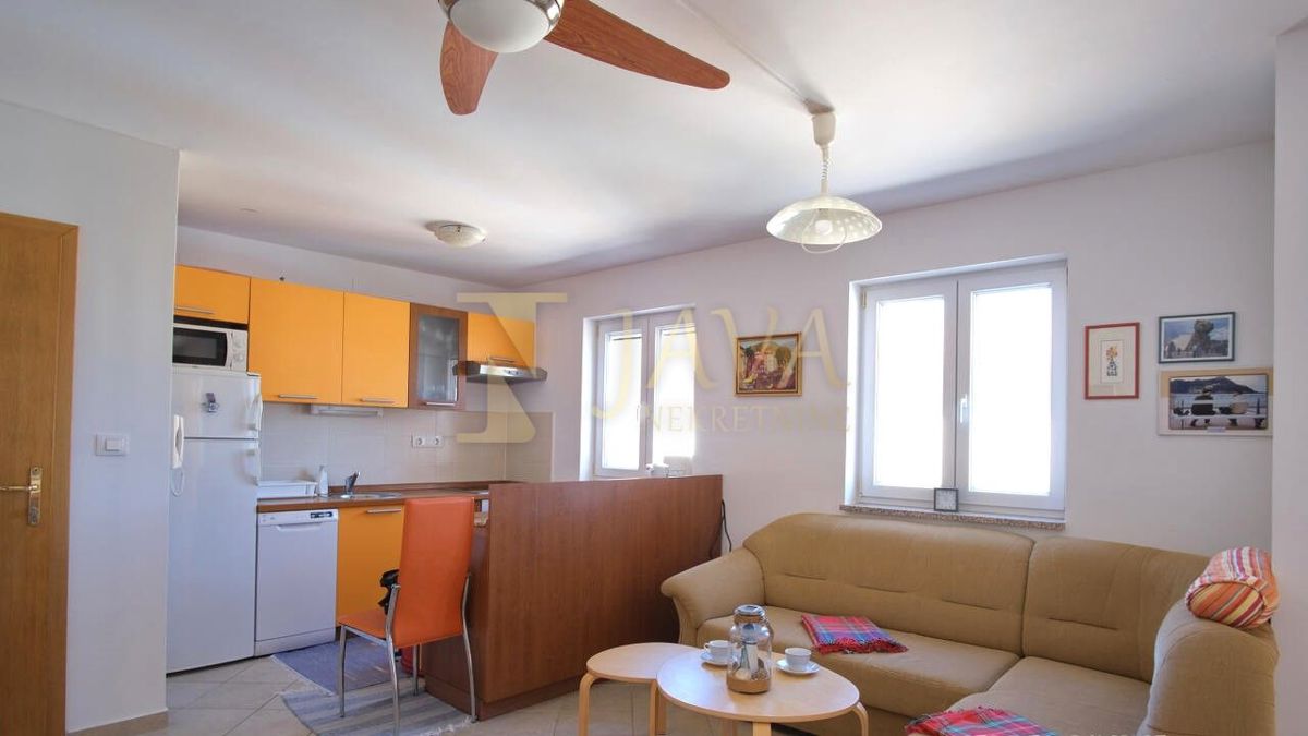 Stanovanje Dobrinj, 57m2