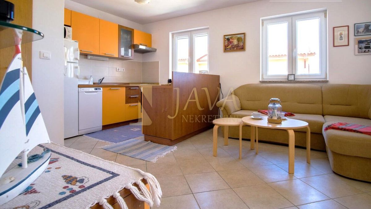 Stanovanje Dobrinj, 57m2