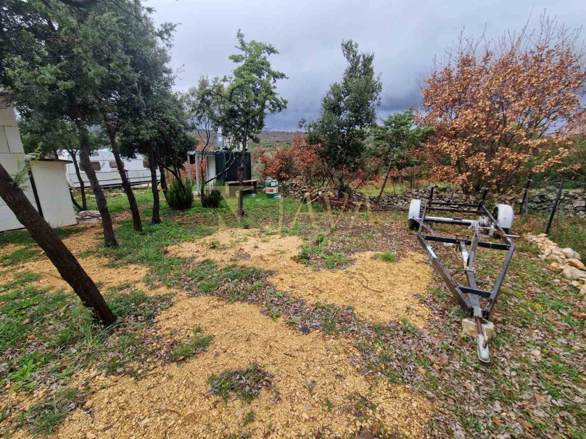 Peruški, Marčana, 350m2